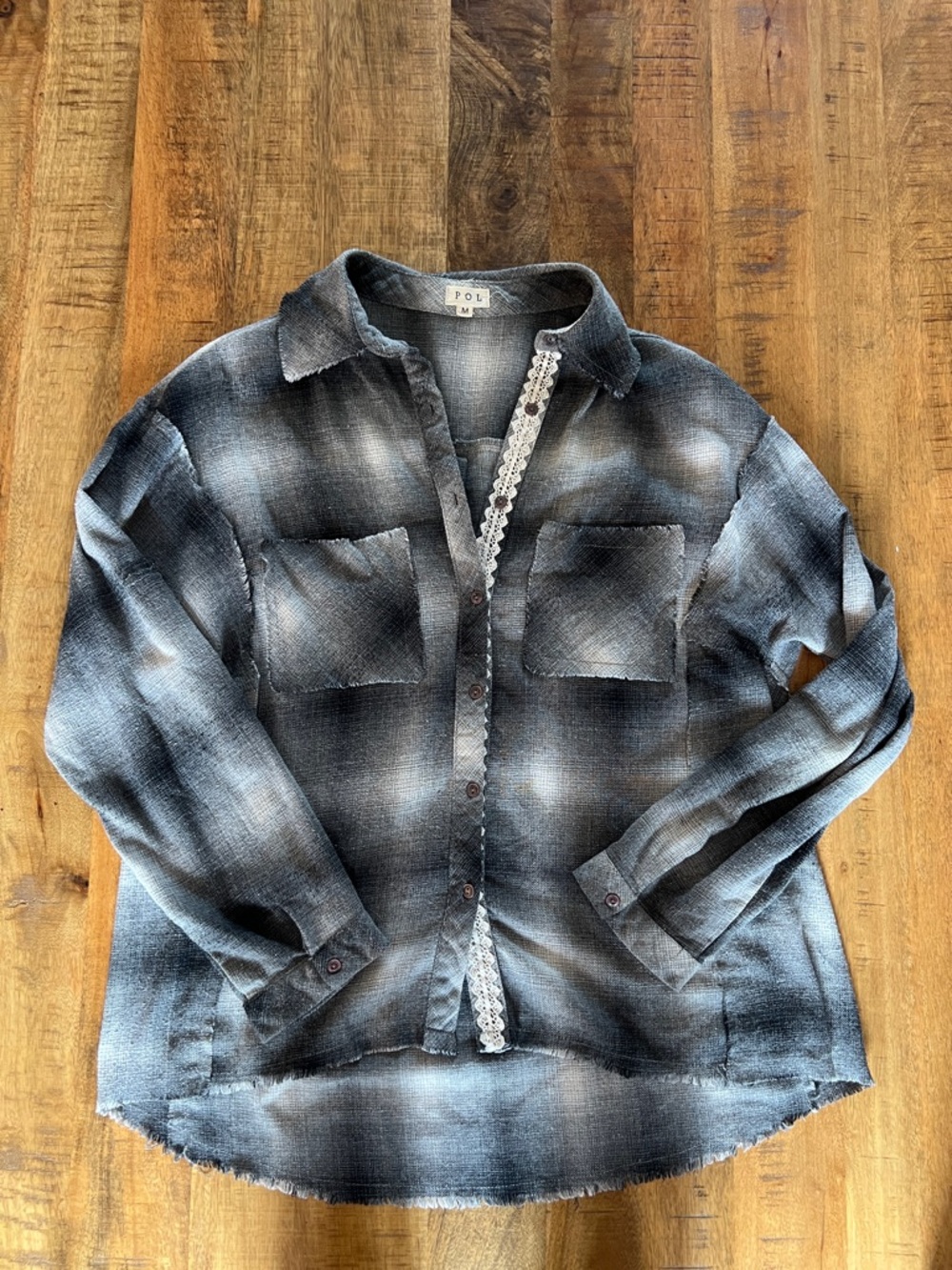 POL gray & black ombré lace-trim button-down shirt